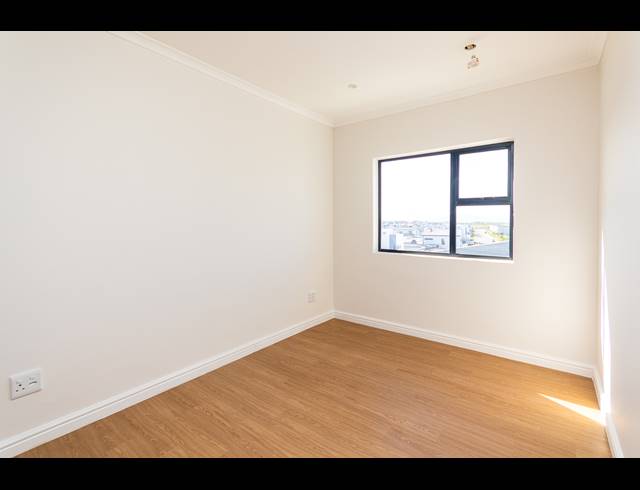 3 BEDROOM APARTMENT FOR SALE IN SANDOWN